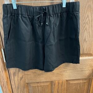 Women’s black Banana Republic shorts, size 8, NWT